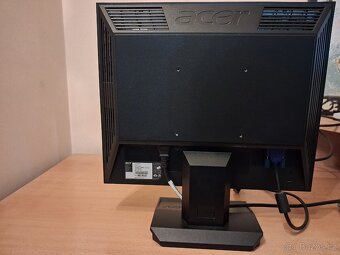 Monitor Acer V173 – spolehlivý 17" LCD - 3