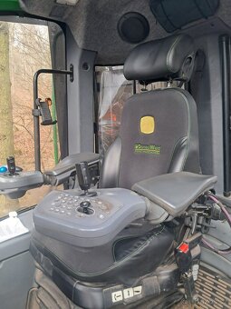 Vyvážečka JOHN DEERE 1110G - 3