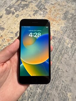 iPhone SE 2020 64gb černý - 3