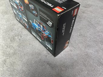 LEGO Technic 42077 Závodní auto - 3