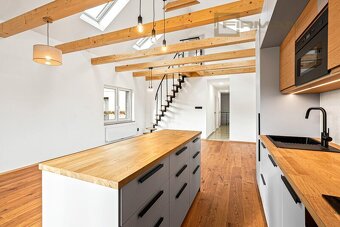 Prodej nadstandardního domu se dvěma bytovými jednotkami na  - 3