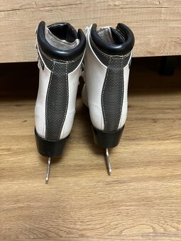 Prodám dívčí lední brusle Techno Pro, EU 35 - 3