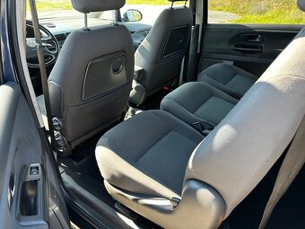 VW Sharan 2.0i, r.2005, 7-míst, STK, klima - 3