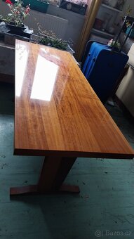 Leštěný společenský stůl - 3