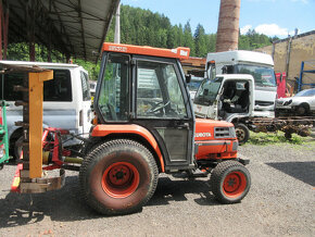 Traktor Kubota ST 30 4x4 + sekačka - - - 3