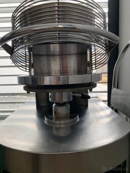 Hydraulický lis na pizza těsto Cuppone PZF/35C s ohřevem - 3