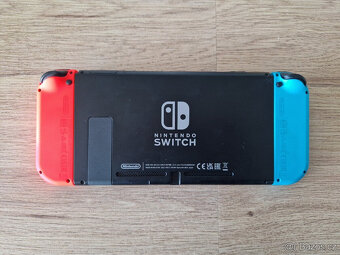 Nintendo Switch V2 zachovalý - 3