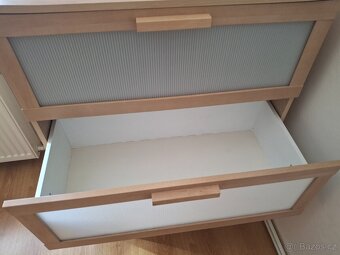 Prodám krásnou skříňku se třemi šuplíky - 3