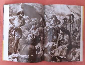 Odborné knihy- U PRAVĚKÝCK LOVCU - 3