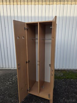 Dvojdilný dřevĕný šatník  ,šatní skříň ,pracovní skříň - 3