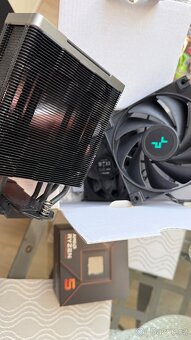 AMD Ryzen 5 7600 + DEEPCOOL AK400 Zero Dark Plus - 3