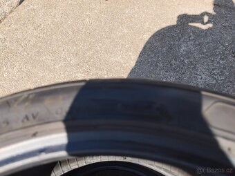 235/40 R19 letní Riken - 3