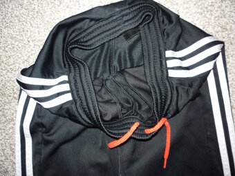 Černé hladké tepláky zn Adidas vel 140 - 3