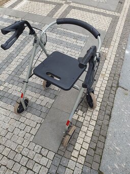 chodítko se sedátkem, opěra zad - 3
