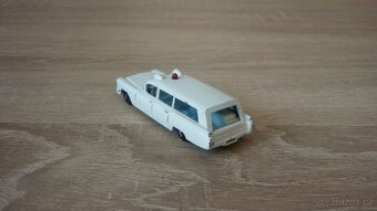 MATCHBOX RW AMBULANCE CADILLAC NO 54 PLASTOVÁ KOLA - 3
