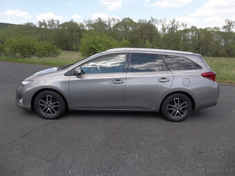 Toyota Auris 1,6 Kombi, r.v. 06/2015, najeto jen 103tkm - 3