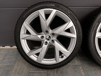 Zimní originál Superb 235/40 r19 Hankook - 3