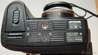 Nikon Coolpix 8400 - sleva - 3