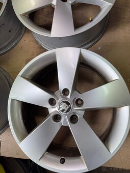 ALU Škoda 5x112 r17 ET45 - 3