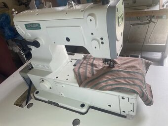 Průmyslový coverlock Siruba F007J - 3