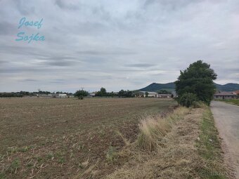 Prodej stavebního pozemku v obci Strachotín, 1749m2 - 3