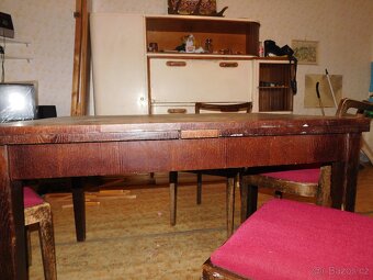 Starý rozkládací stůl a židle - 3