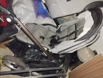 Prodám velice zachovalý kočárek Mutsy evo. - 3