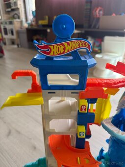 Draha hot Wheels se žralokem - 3