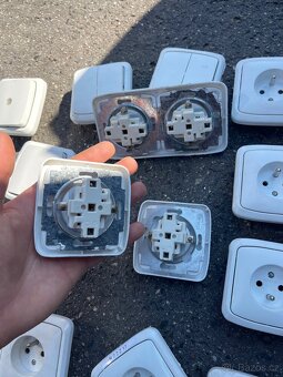 Zásuvky a vypínače ABB 500 kusů - 3