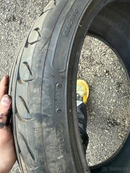 Pneu 235/35R19 - 3