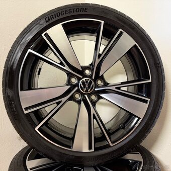 VW GOLF VIII 8 BAKERFIELD 5x112 R18 ET51+LETNÍ 225/40R18 5mm - 3