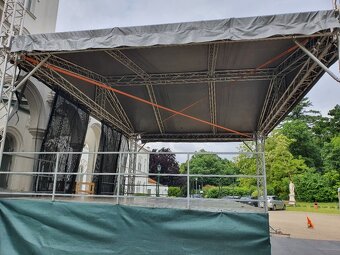 Prodám zastřešené PODIUM 8x6m, střecha 8x7m - 3