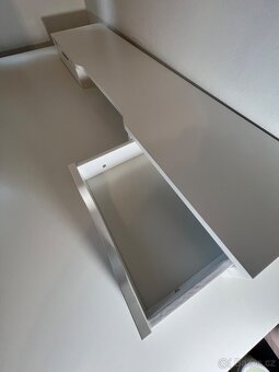 Pracovní stůl s úložným prostorem a židlí - 3
