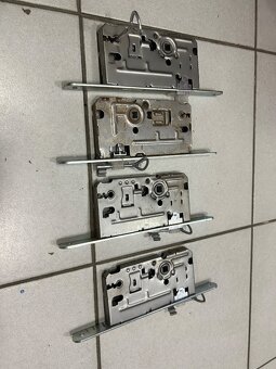 Zadlabací zámek - 3