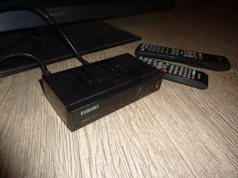 TV SHARP LC-40LE705E + set top box EVOLVE OMEGA T2 - 3