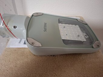 POULIČNÍ LED OSVĚTLENÍ PHILIPS CORELINE MALAGA - 3