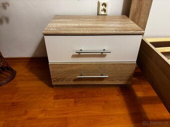 Postel a noční stolky - 3