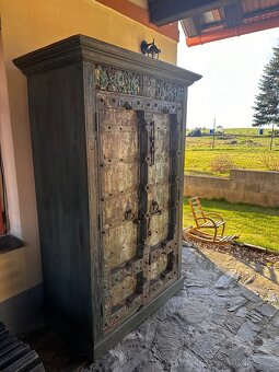 Skříň indického typu s masivními teakovými dveřmi - 3