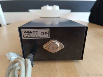 Stabilizovaný zdroj ELIA RDZ 3 13,8V - 3