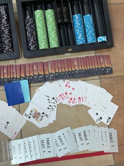 Poker žetony přes 500ks, balíčky karet - 3