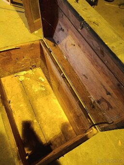 Stará dřevěná truhla - 3