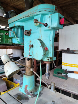 Sloupová vrtačka včetně stolu - 3