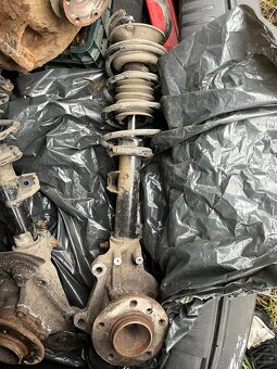 bmw e87 120d přední tlumiče i s těhlicema - 3