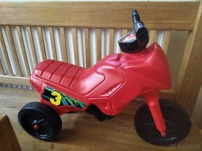 Plastové odrážedlo motorka červená - 3