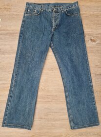 Levis 501 
velikost W35 L30 - 3