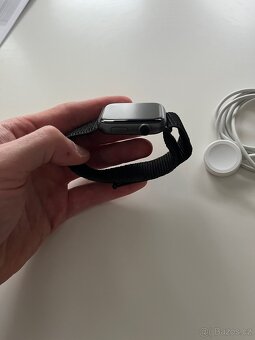 Apple Watch series 4 44mm Space Grey / black sport loop - 3