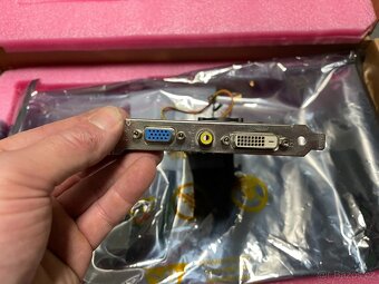 GIGABYTE GeForce FX 5200 - 3