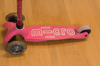 Koloběžka Mini Micro Deluxe Pink LED - 3