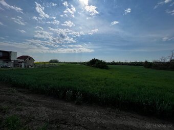 Prodej pozemku o rozloze 380m2 v Hruškách u Břeclavi. - 3