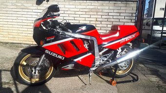 Suzuki GSXR 1100 - 3